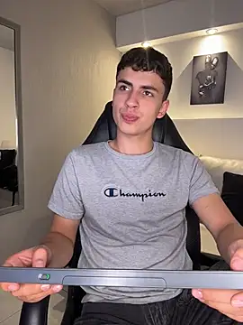 AdrianRinaldi 现场XXX聊天