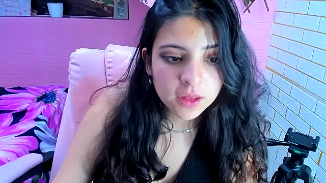 millybell303av Adlı Modelin Canlı XXX Sohbeti