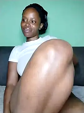 QUEENZAZA Show in webcam