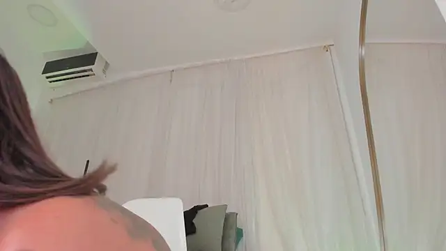 Онлайн чат XXX Petite_Lucie