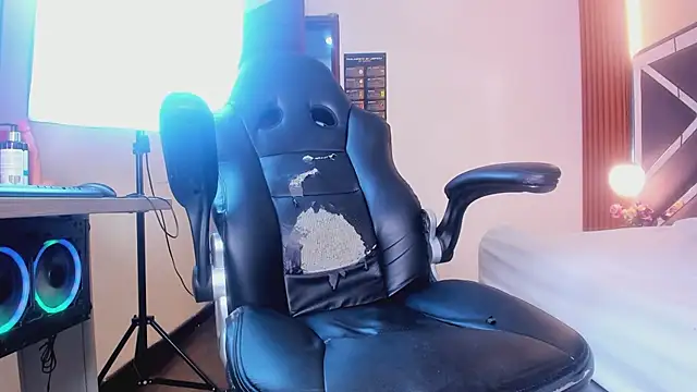 XXX chat uživo modela Kittie_Vixen