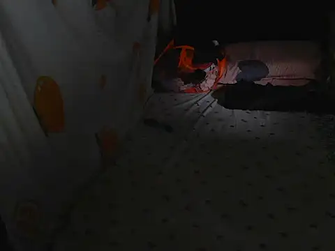 Chatroom XXX en direct de MistyBloomDoll