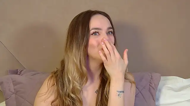 AnitaVenture Adlı Modelin Canlı XXX Sohbeti