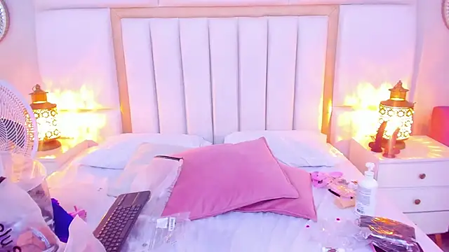 LaylaaDoll: онлайн-секс-чат