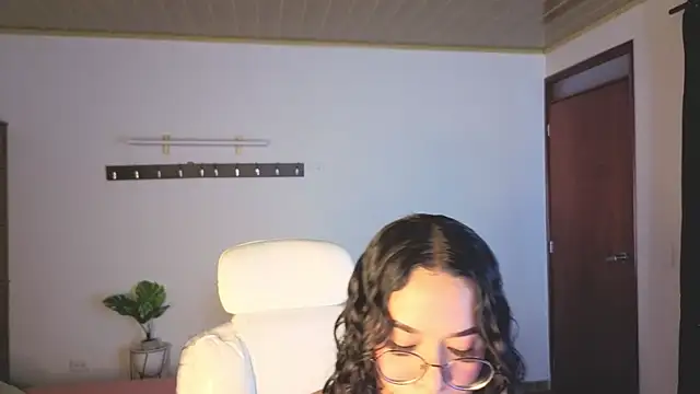 Chatroom XXX en direct de Renaxi_Smith