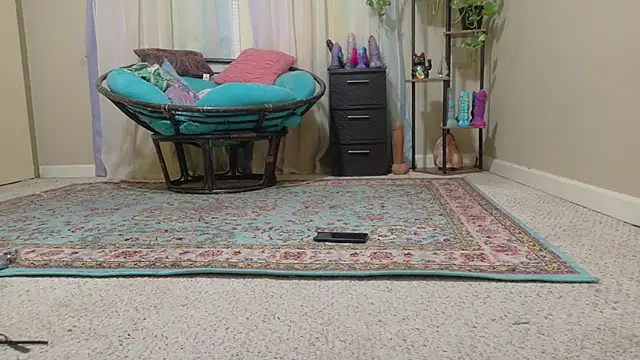 Emihaze: онлайн-секс-чат