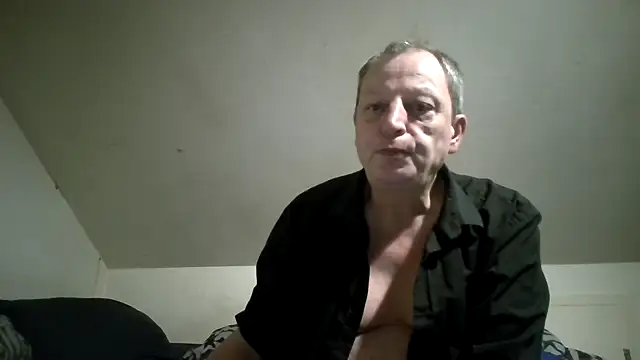 Pokazy przed kamerką – chubbybear2cum