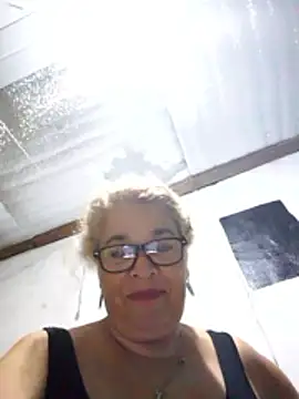 momismilf544's Live XXX Chat