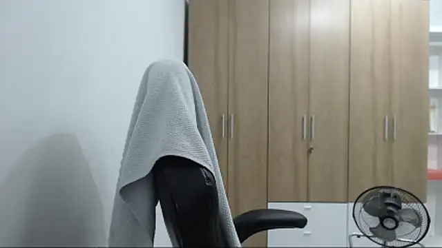 RoxanaLove9 现场XXX聊天