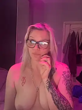 Chat XXX en directo de Curvy-Cleo