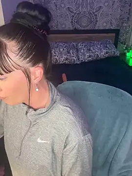 Chatroom XXX en direct de MaciiMayy