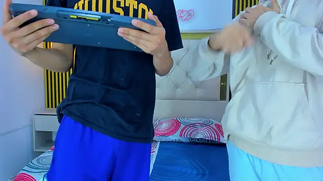 Adventurous_Boys Webcamshow