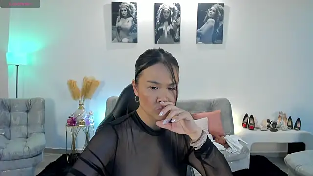 puiyeee's Live XXX Chat