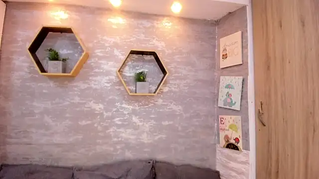 Mhelanny2 Adlı Modelin Canlı XXX Sohbeti