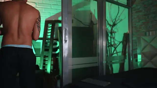 AlphaMasterXxx élő XXX-chatje