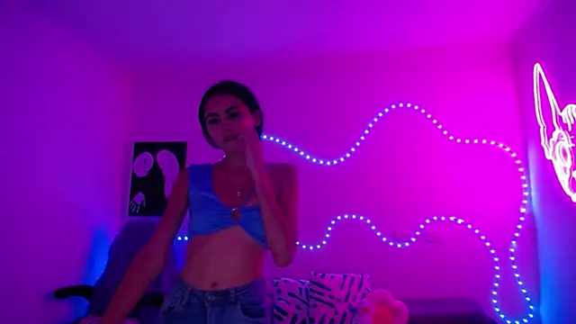 دردشة Valery_tiny الجنسية المباشرة