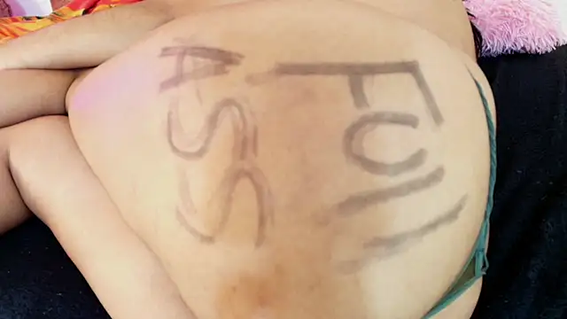 XXX chat uživo modela Mia_Nasty_Dirty