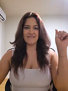 MiaRides19's Live XXX Chat