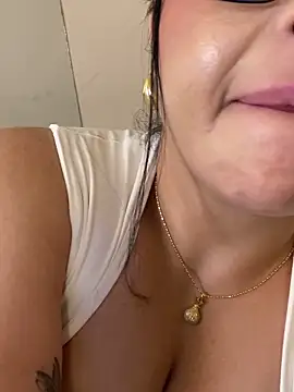 Chatroom XXX en direct de AlmaraRouge