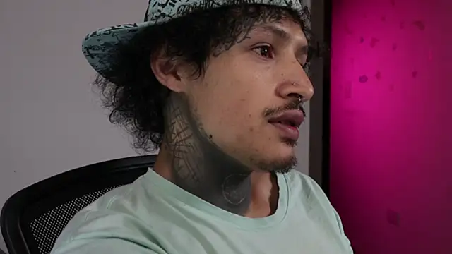 trieone – Naživo XXX chat