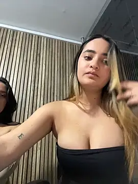 Antonella_Julieta Show Webcam