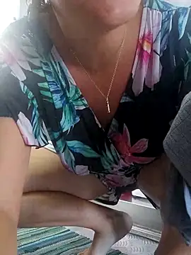 Chat +18 de emiliemilf ao vivo