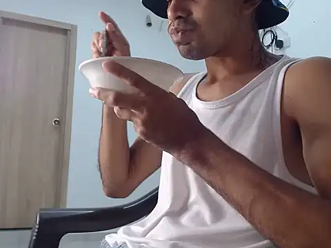 Pokazy przed kamerką – mijoprietosex