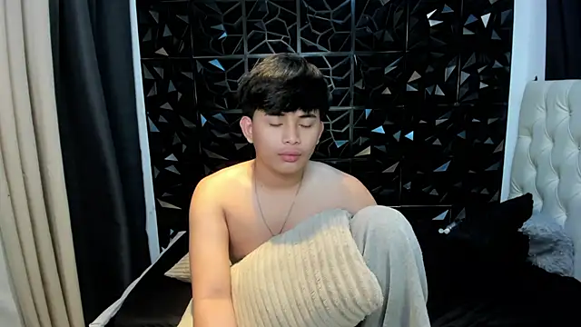 xlovercutietwink 网络视讯表演