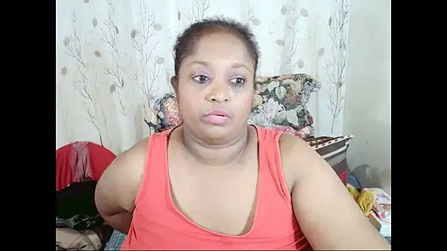 Chat +18 de Indiantasha ao vivo