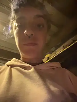 Онлайн чат XXX SalyTredelMonte