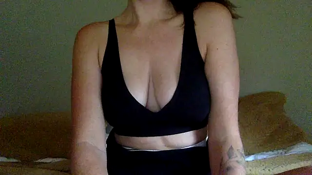 HANA478: διαδικτυακό σόου στην κάμερα