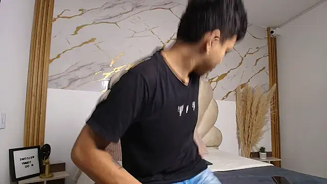 Онлайн чат XXX Miaa_Hero