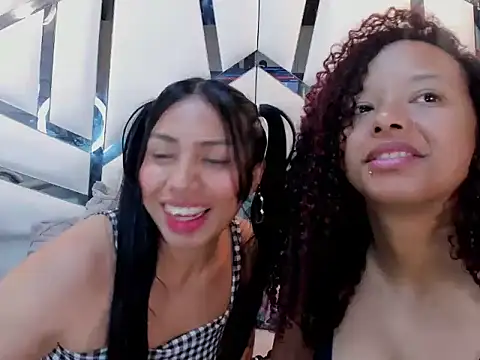 MelanyAndRizooos' Live XXX Chat