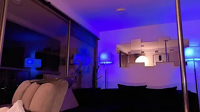 mandi4pole_ Chat XXX live