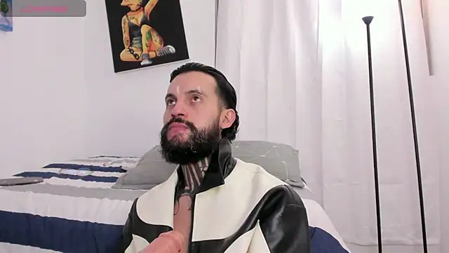 Apolo_Bianco_: διαδικτυακό σόου στην κάμερα