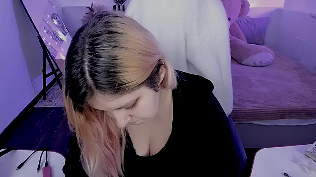 DiaAngell Chat XXX in diretta