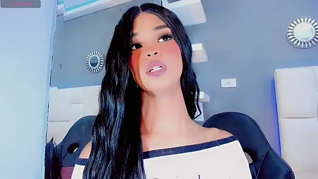 Kornylovee: διαδικτυακό σόου στην κάμερα