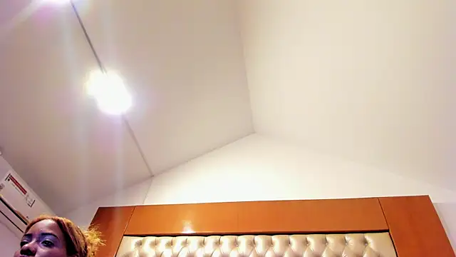 IsabellaaLux_: απευθείας συνομιλία ΧΧΧ