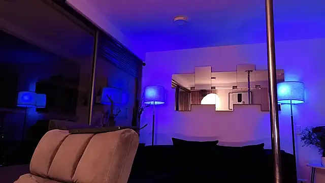 mandi4pole_ élő XXX-chatje