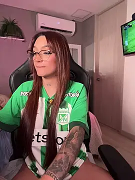 Chatroom XXX en direct de DaniDusan_