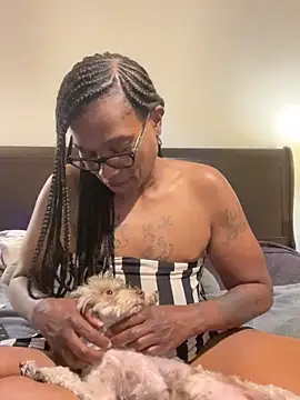 Show modela SweetParadise00 na web-kameri