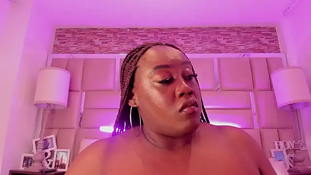 ShaniaBrownn: онлайн-секс-чат