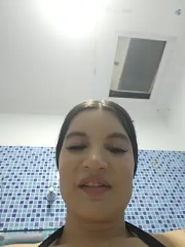 Pretty_Julieta Adlı Modelin Canlı XXX Sohbeti