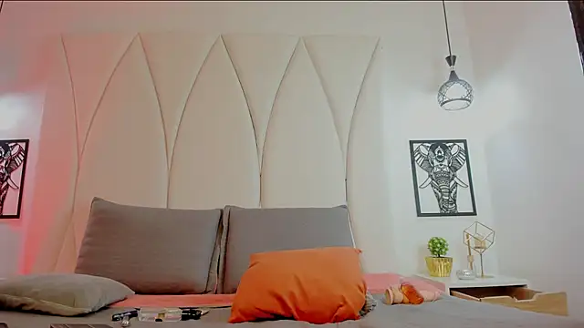 Mia_ReyesjsのライブXXXチャット