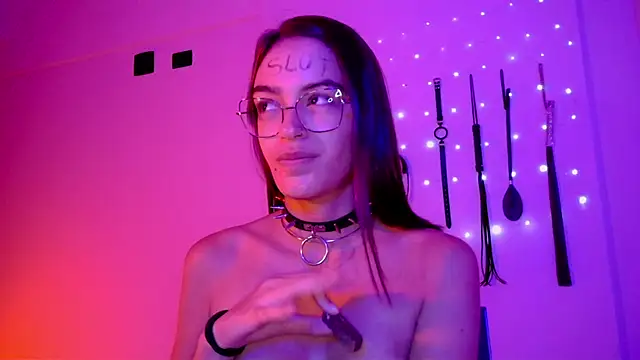 Pokazy przed kamerką – nina_kink