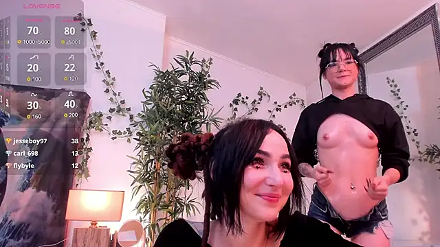 mira0_0's Live XXX Chat