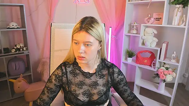 CelestineMauriac's Live XXX Chat