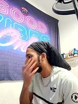 Mikaaa97 现场XXX聊天