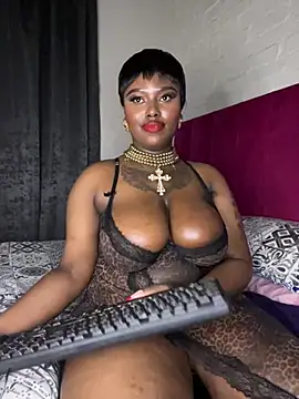 QUEEN_NOBUHLE_FEMDOM_777's Live XXX Chat