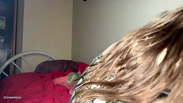 itscoraamour Chat XXX in diretta